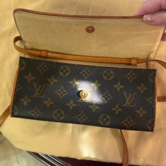 Louis Vuitton Dark Brown Monogram crossbody preloved - Picture 15 of 16